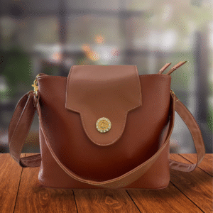 Bolso en tonos tierra con diseño elegante y natural. Brisa y Cacao combina suavidad y profundidad en una pieza perfecta para cada día.